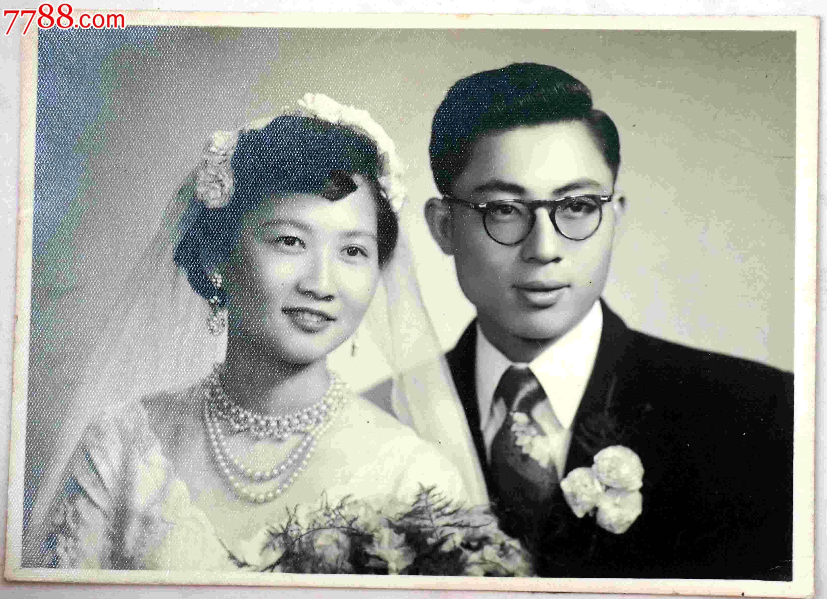 不同年代的结婚照摄影风格与新郎新娘的服装造型原貌各是什么呢