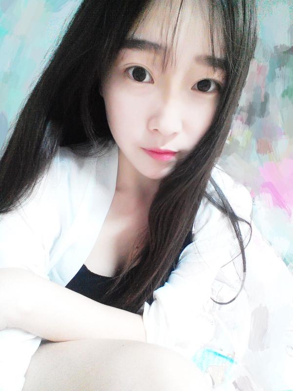 十八岁的女大学生,应该如何在外表方面提高自己?