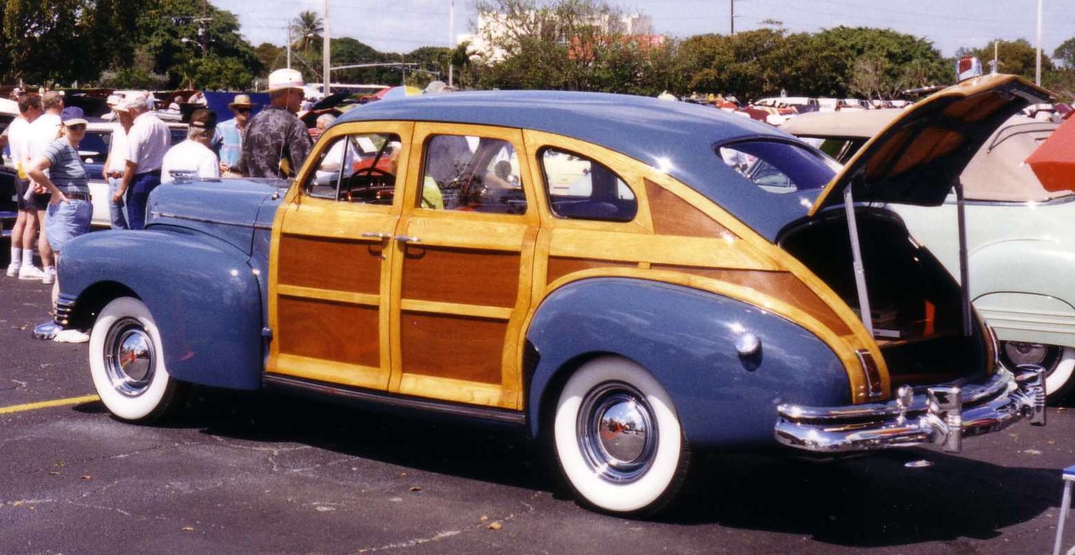 也有一些woodie车型并不是station wagon,比如1940年的nash suburban