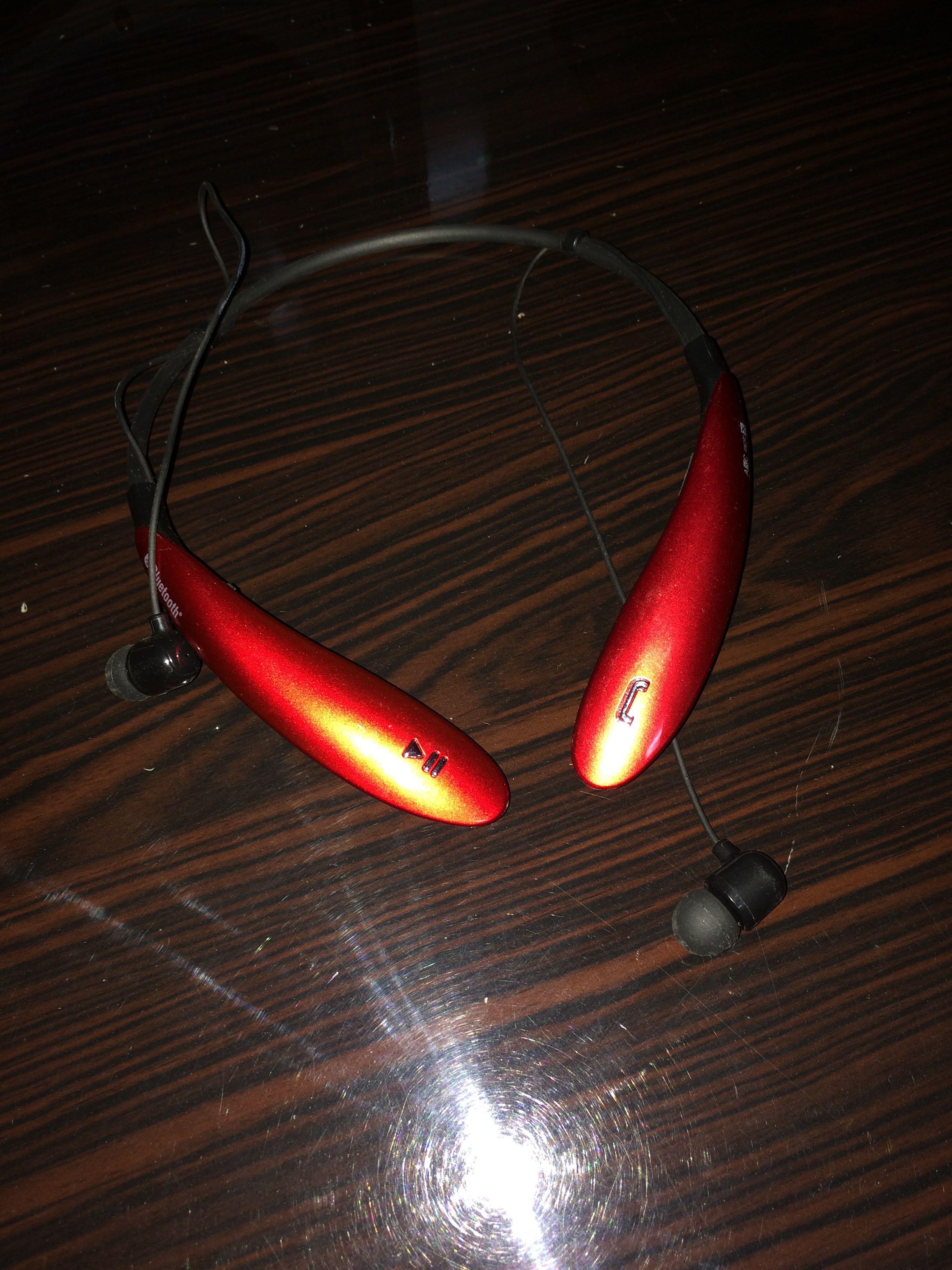 请问她带的这个音乐播放器是什么牌子的学名是