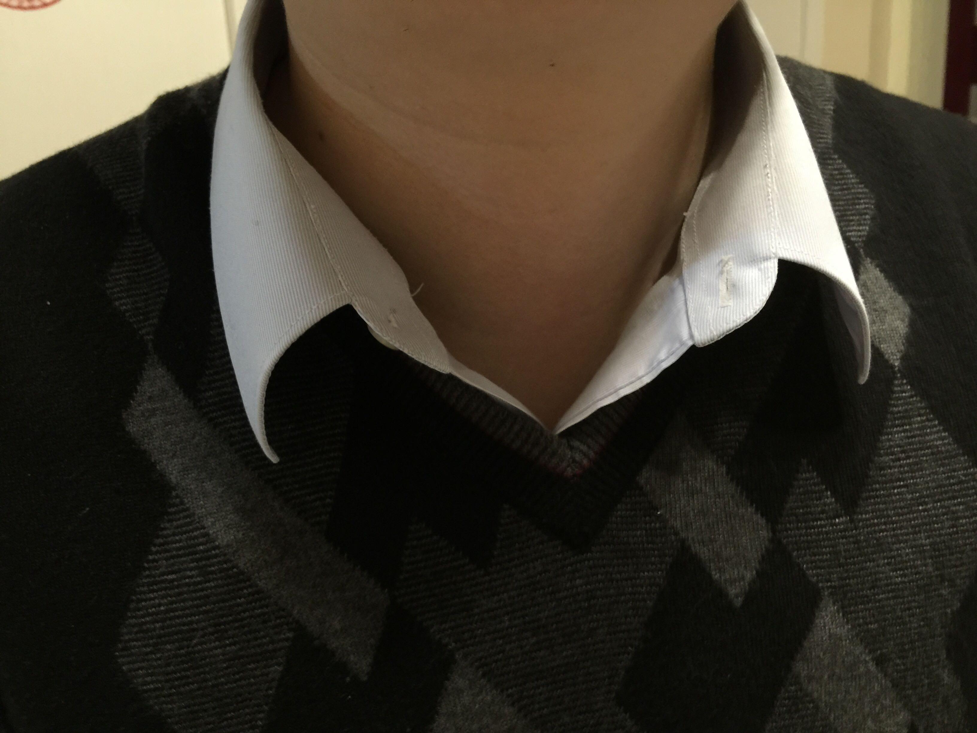 <em>男士</em>衬衫领子和<em>鸡心领毛衣</em>的位置? - 服饰搭配