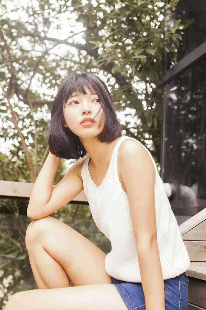 平胸女生怎么穿衣服?