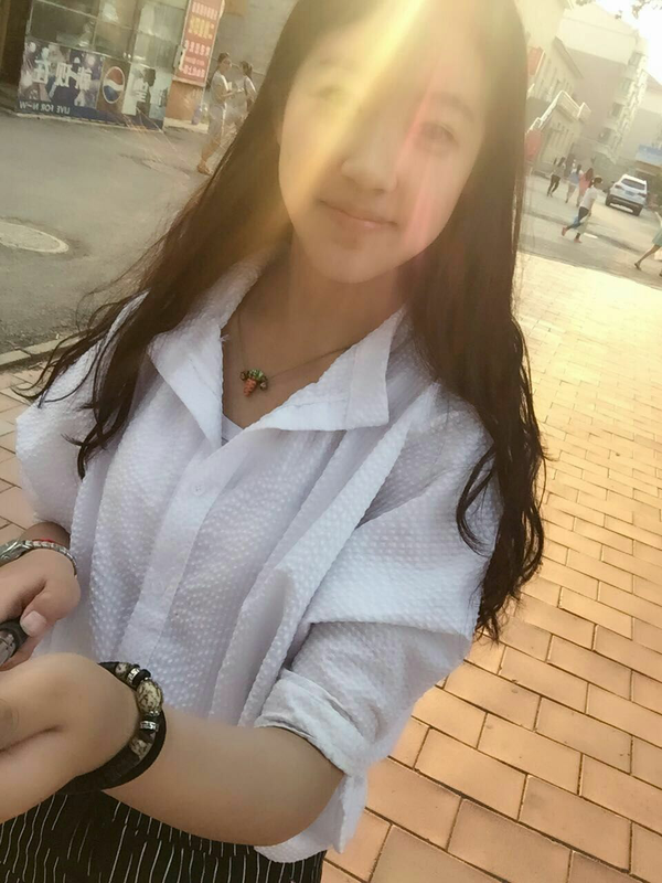 ps:女孩子发照片你们点赞就是了!不要瞎说话 初一照片