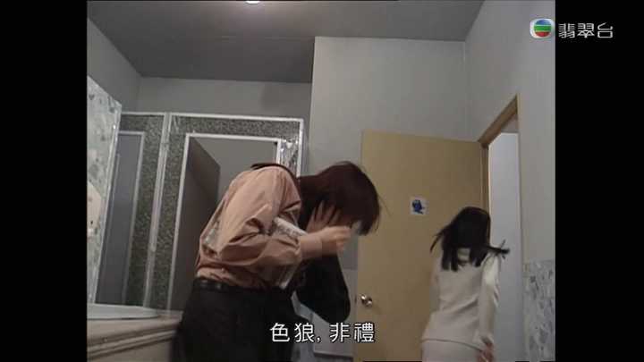 女生不小心进了男厕所要怎么化解尴尬?