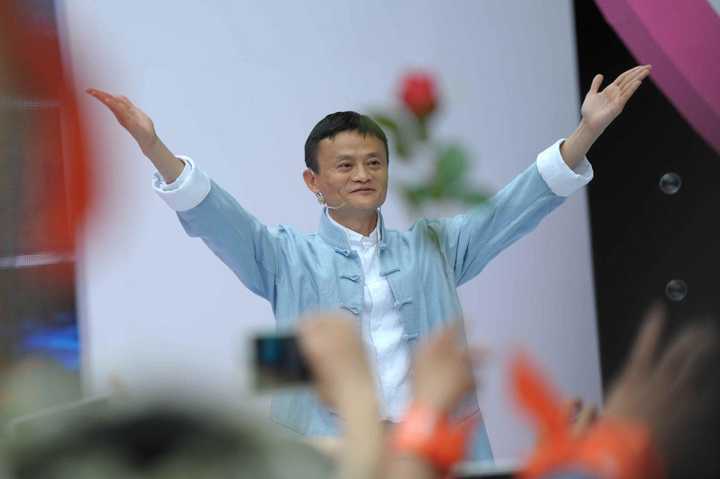 马云作为全球著名画家,书法家,作品拍出3300万,大家怎么看?
