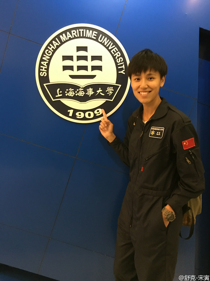 现为交通运输部东海第一救助飞行队飞行员,也是中国大陆现有4个商用