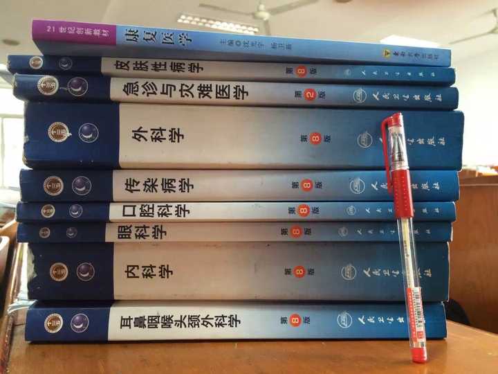 如何看待5月22日新闻联播中关于为基层招收5000名免费医学生的政策?