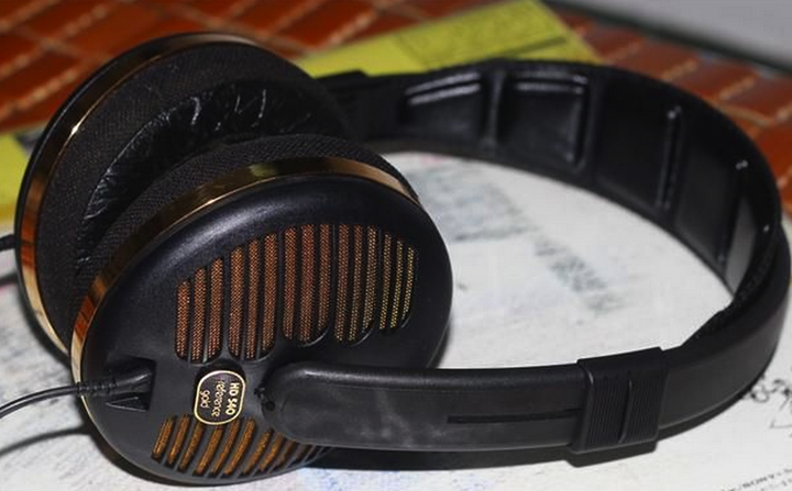 akg :k501,k701 ,k340 皆为akg口碑产品,其中501和340已停产,701在产.