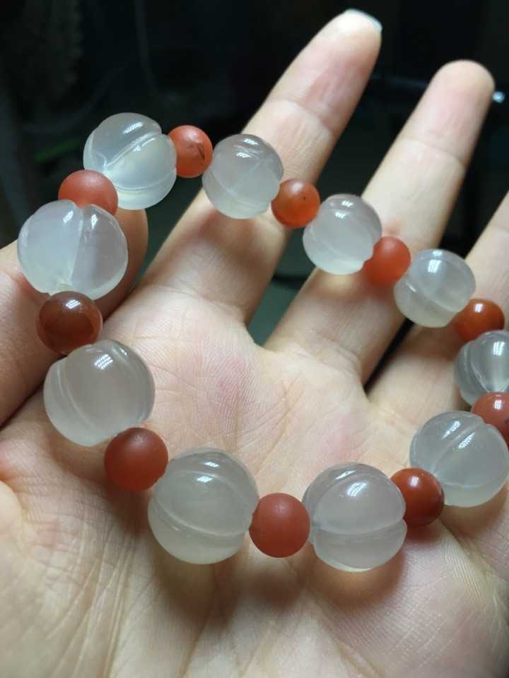 请问南红玛瑙的荔枝冻和普通白玛瑙,白玉髓有什么区别