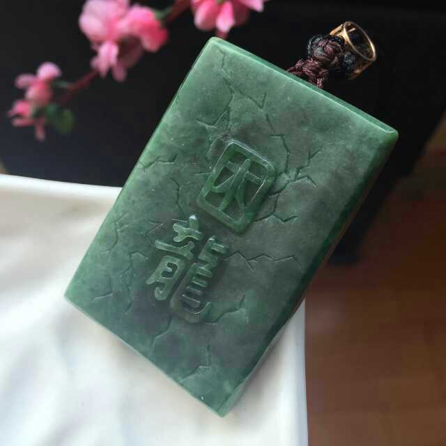 男士玉佩的佩戴有什么讲究?