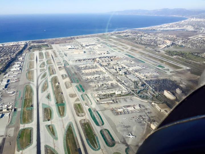 洛杉矶国际机场. 看到起飞的 a380 了吗