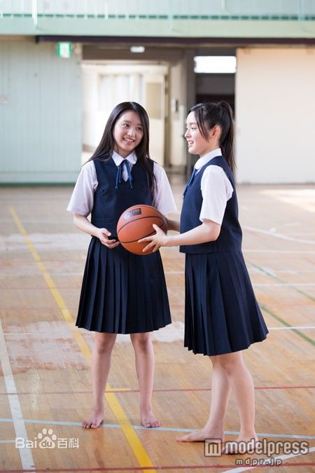 中分过胸长发的女生扎什么发型穿jk制服才不违和?