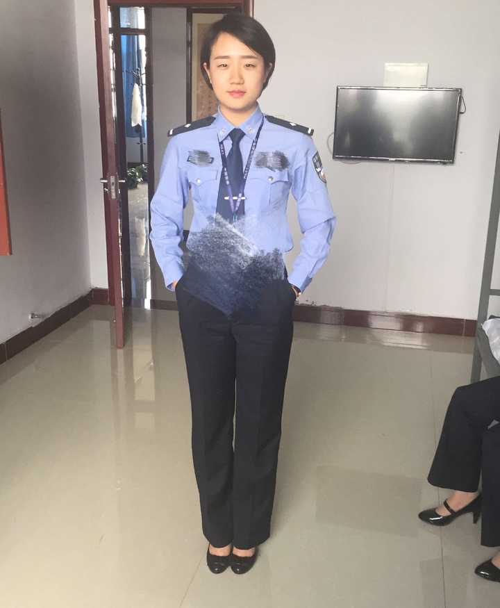 警察会认为自己穿制服很帅吗?