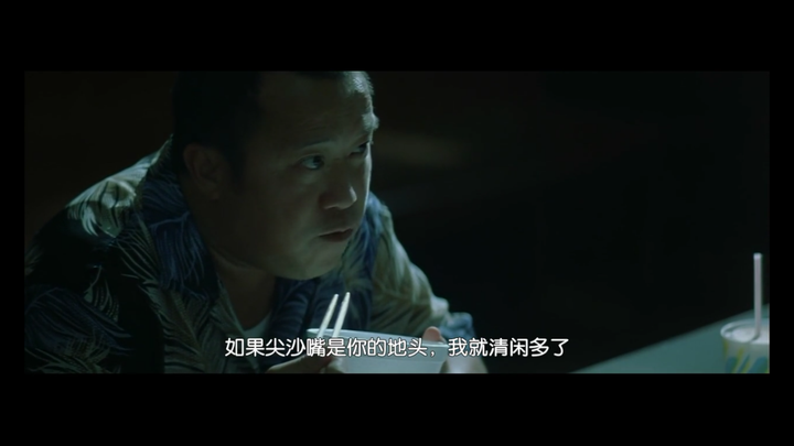《无间道2》中5分多钟的时候,韩琛说走了,黄秋生说让他走后门,结果