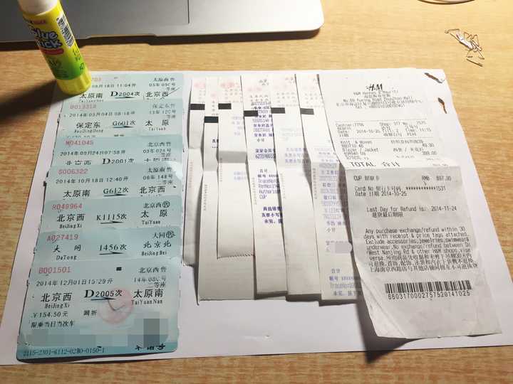 请问财务报销的时候为何要求贴发票而不是用订书机订起来?