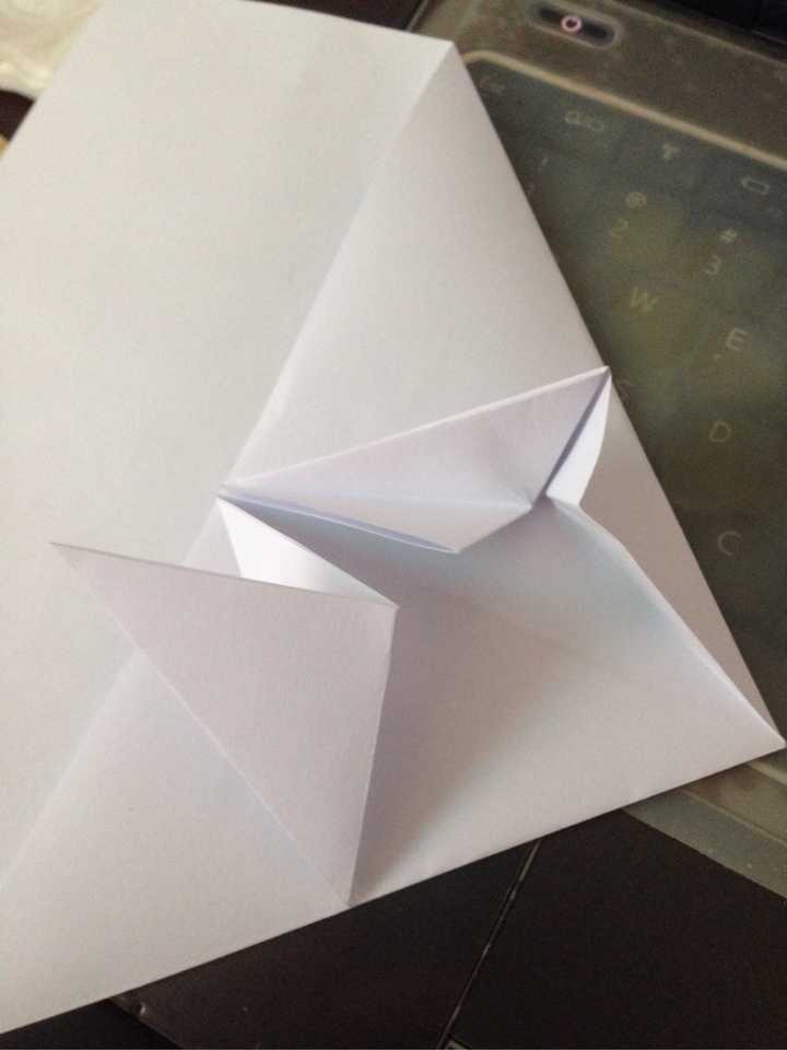 如何折出有逼格的纸飞机?