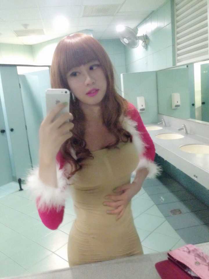 男生女相,就是穿女装也没有违和感啦～个人一直认为,随着人们审美