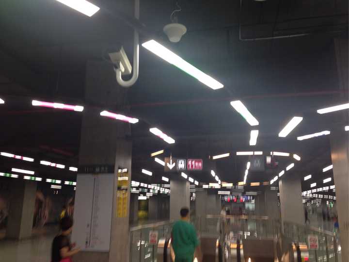 乘坐深圳地铁11号线是一种怎样的体验?