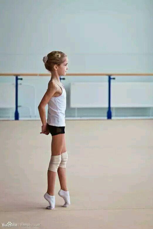 芭蕾压脚背的方法和危害都有什么