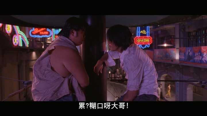 为什么周星驰在《功夫》里一直那么讨厌四眼仔?