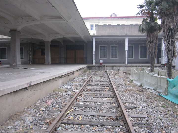 一个是下关火车站(1905年建站,现在称为南京西站,已经停止客运)