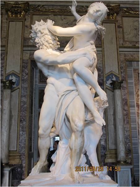 (意大利,贝尼尼,《波塞冬抢劫普罗塞尔皮娜》,1621-1622) 再比如这个