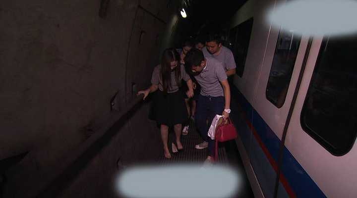 地铁出现事故时乘客应如何逃生?地铁站及隧道内有专门
