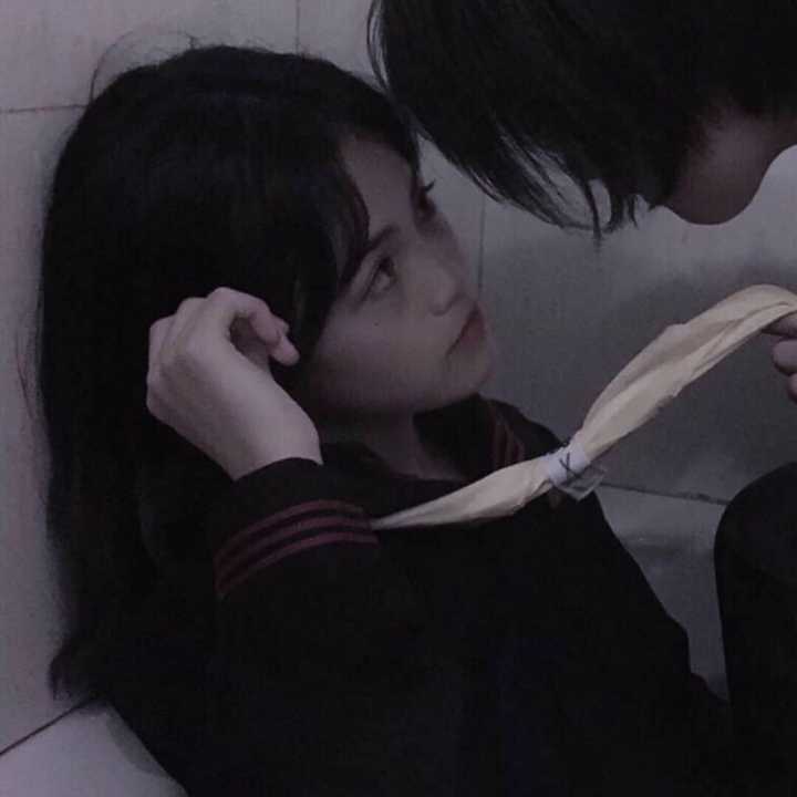有没有一人戴一边耳机的情侣头像呀?