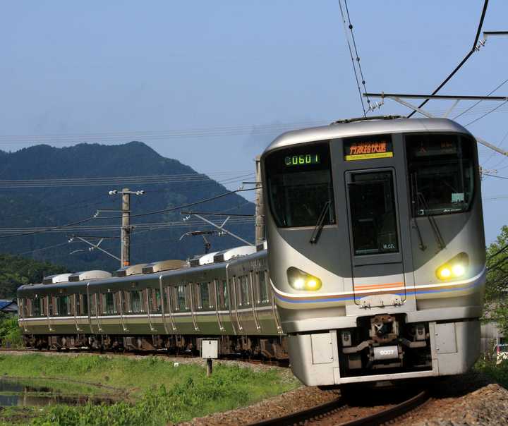 jr西日本225系电力动车组,关西中距离通勤主力,设计时速130,有4,6,8