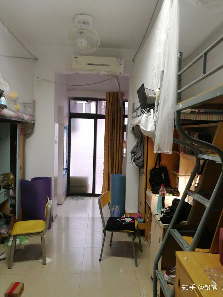 国内那些大学宿舍是上床下桌,有独立卫浴?