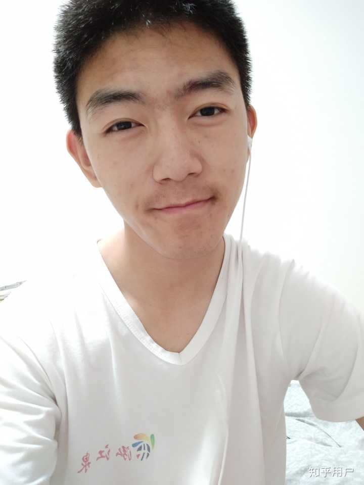 你见过最好看的男生长什么样(素人)(其实是想看帅哥嘻嘻～)?