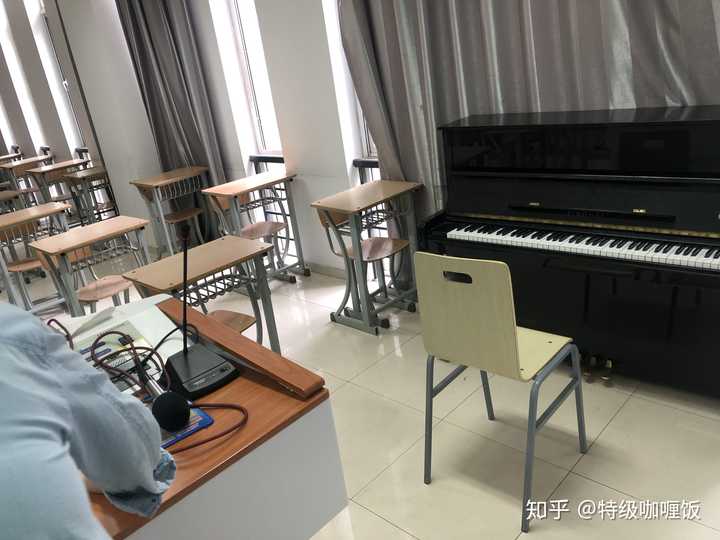 天津音乐学院的图书馆或教室环境如何?是否适合上自习