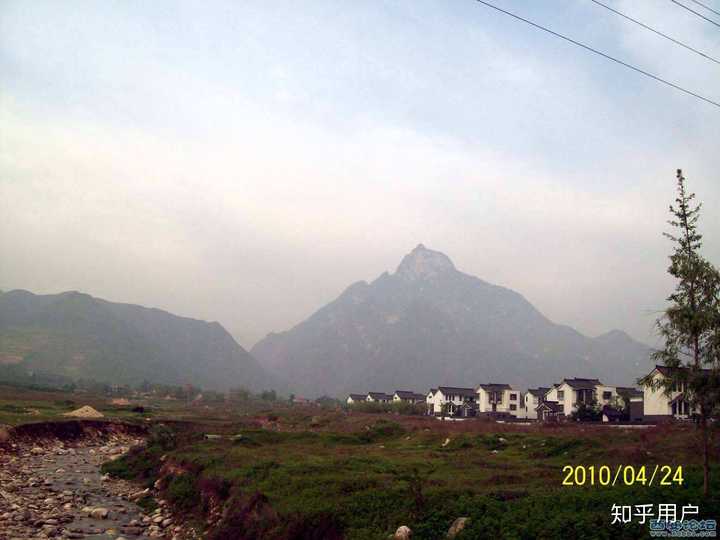 一下来自一篇旅游博客: 圭峰山为秦岭名山,位于西安户县太平峪口西侧