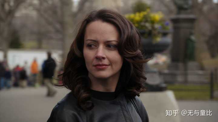 amy acker 在《疑犯追踪》中扮演的 root 为什么这么吸引人?