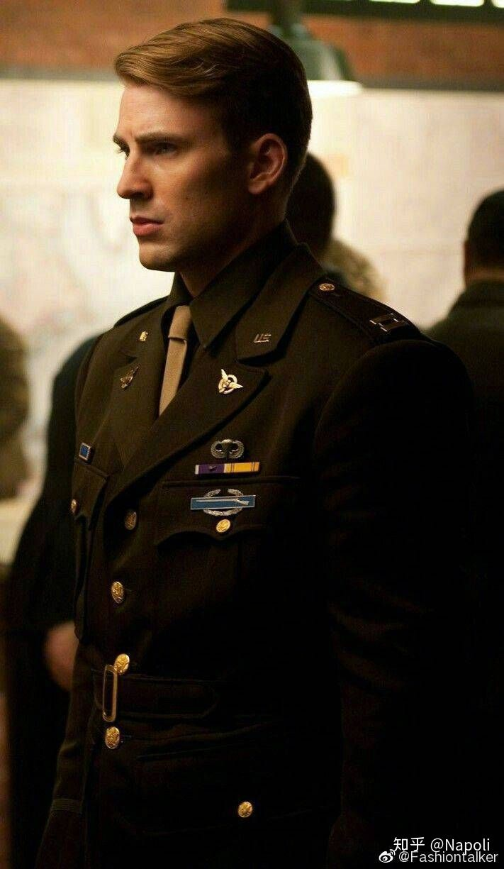 《美国队长:复仇者先锋》,片中饰演"美国队长"史蒂夫·罗杰斯