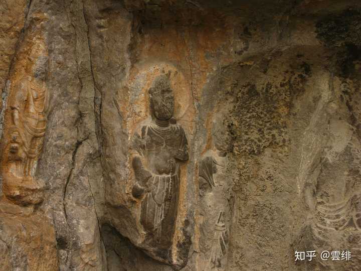 「龙门石窟」是一个什么景点,有哪些历史典故和推荐的