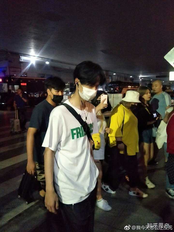 想要王一博的生图,就是那种可以错看成男朋友的图!