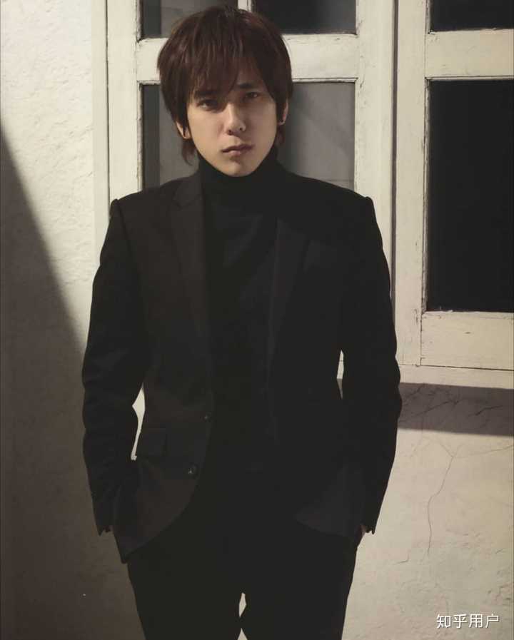 为什么日系摇滚乐团里总有几个神颜,而偶像团体的颜值