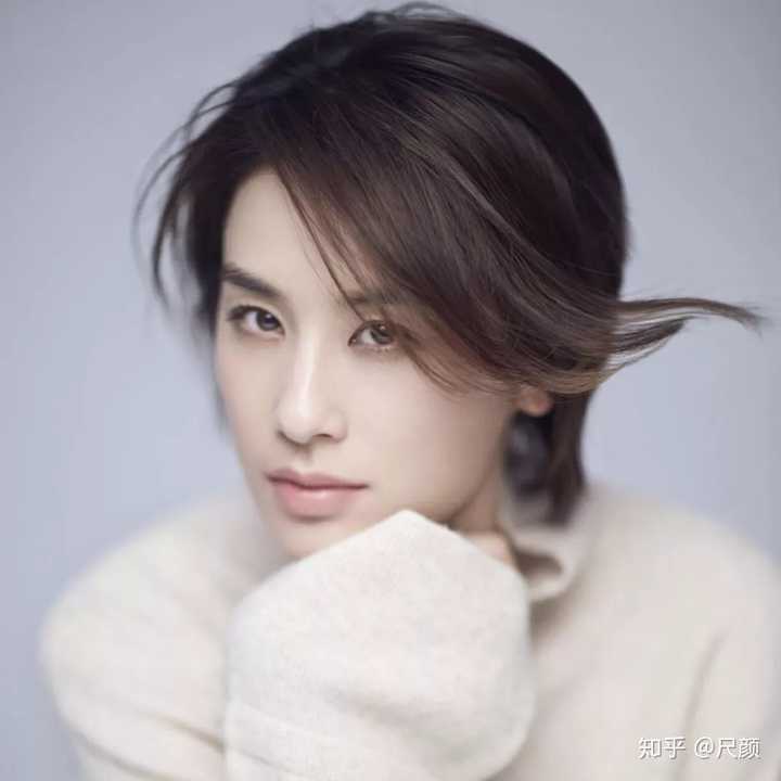 中庭长的女生,能通过怎样的化妆或者发型的手段改善?