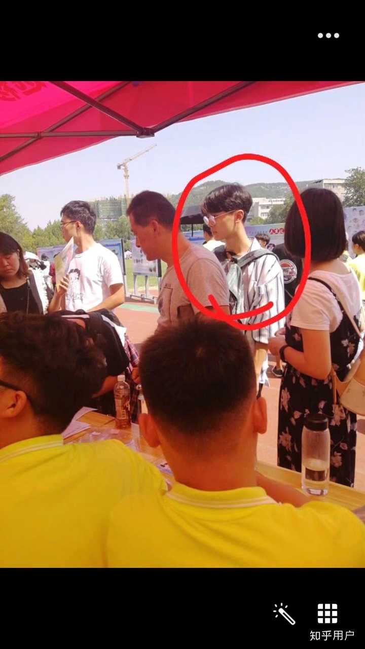 你见过的最好看的男生长什么样子?