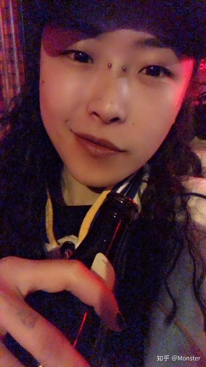 打鼻梁钉是一种什么体验?
