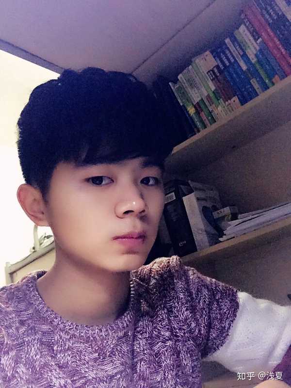 男,25岁,销售,娃娃脸,如何给人一种成熟稳重的感觉?