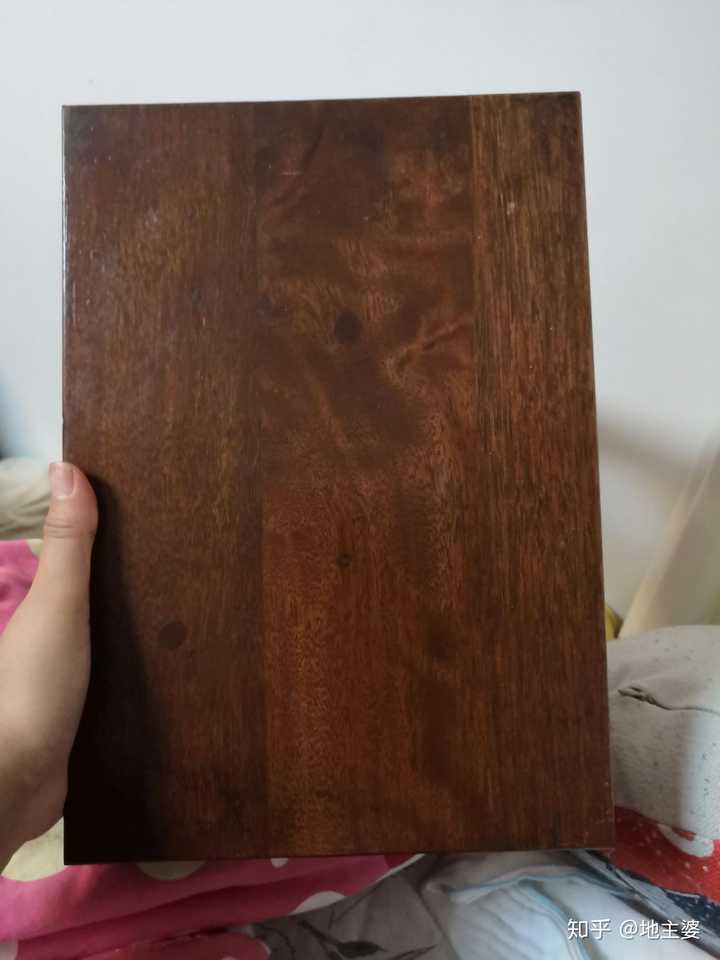 如何识别各种红木,如黄花梨,酸枝等?