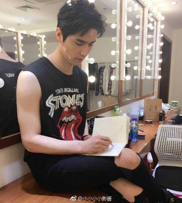 请问,阿云嘎的颜值来自湖南卫视还是自身?