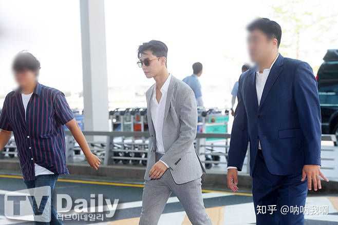 个人觉得朴叙俊身为一个演员的可塑性很强,做一些小