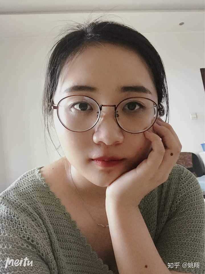 有那种戴眼镜也好看的女生吗?