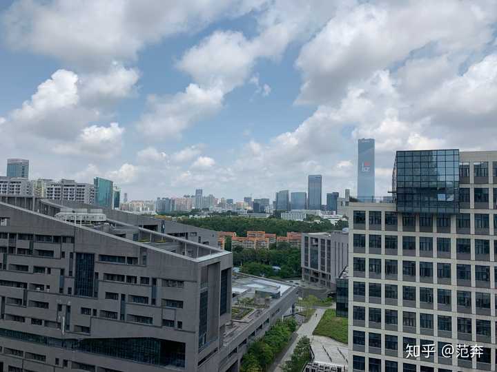 深圳大学的宿舍条件如何?校区内有哪些生活设施?