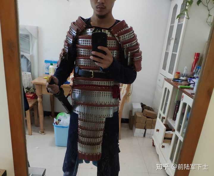 像我们这种稍微深入一些的玩家也一般自己做,毕竟甲胄不像衣服,可以