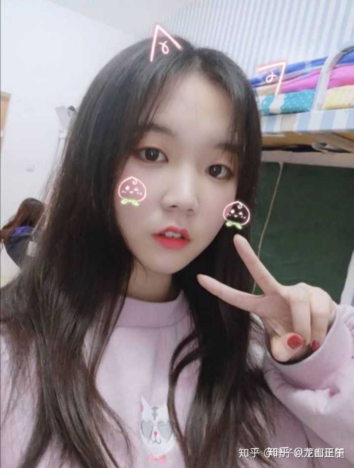 脖子以下都是腿 写这个回答是我觉得有点诡异,想求证一下,真的没有