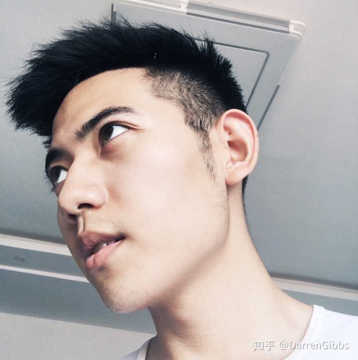头发硬且多,往上长的男同胞们你们剪着怎样的发型?